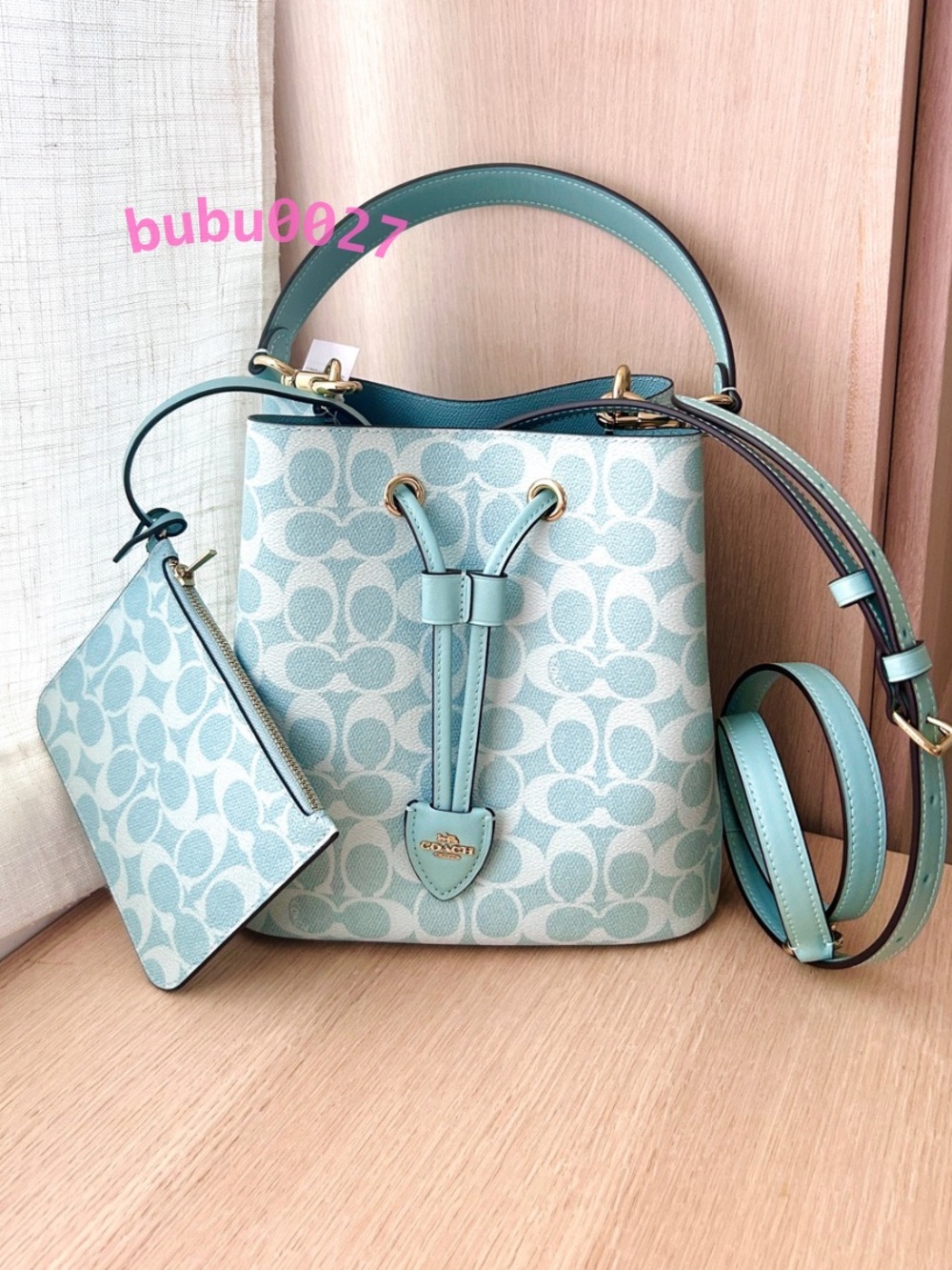 NWT✨Coach Rowan Bucket Bag
In Signature Canvas CEZ36 Light Blue Pouch Shoulder